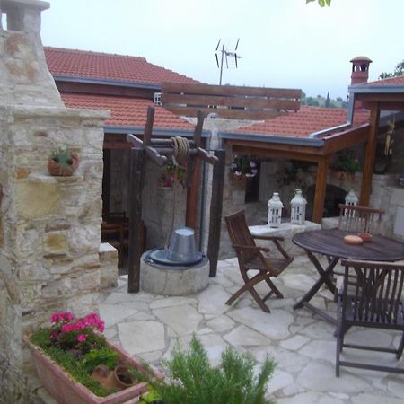 Xenios Cottages Lofou Quarto foto