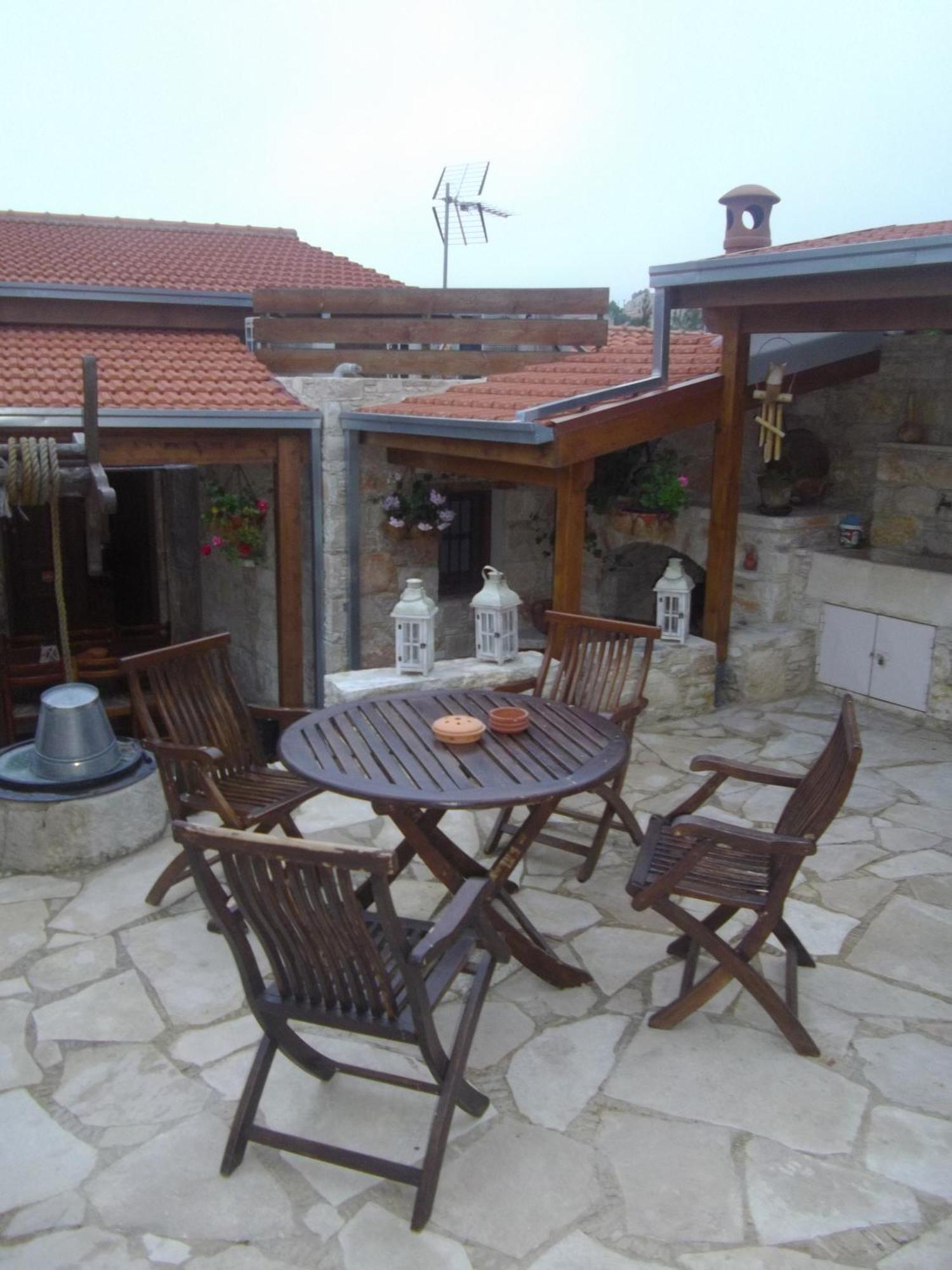 Xenios Cottages Lofou Quarto foto
