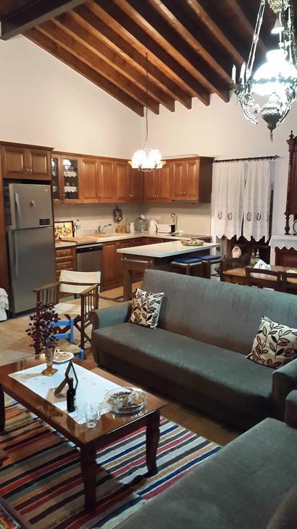 Xenios Cottages Lofou Quarto foto