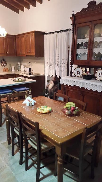Xenios Cottages Lofou Quarto foto