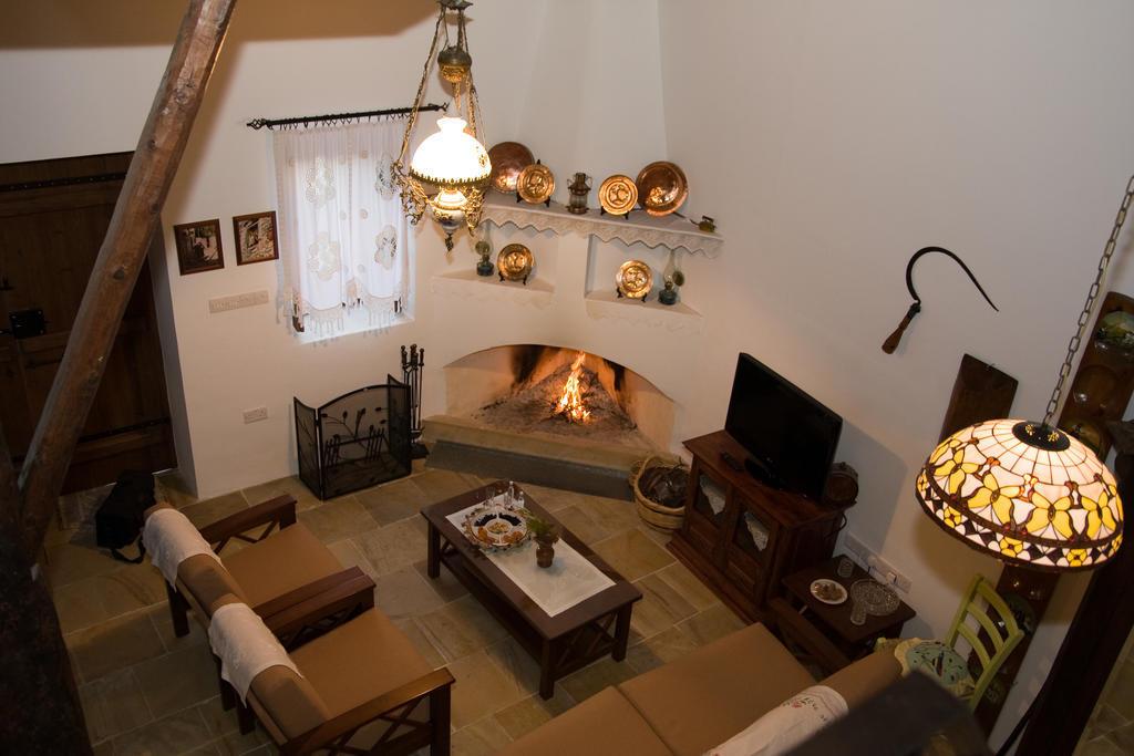 Xenios Cottages Lofou Quarto foto