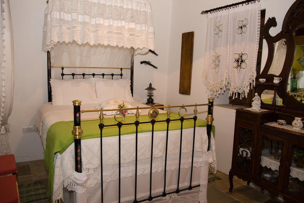 Xenios Cottages Lofou Quarto foto