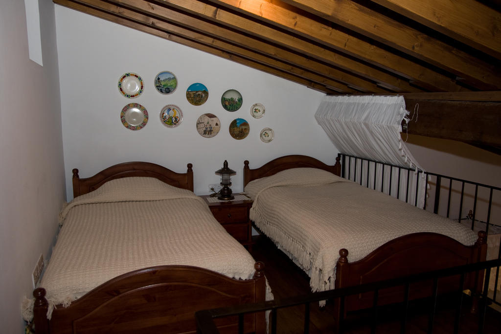 Xenios Cottages Lofou Quarto foto